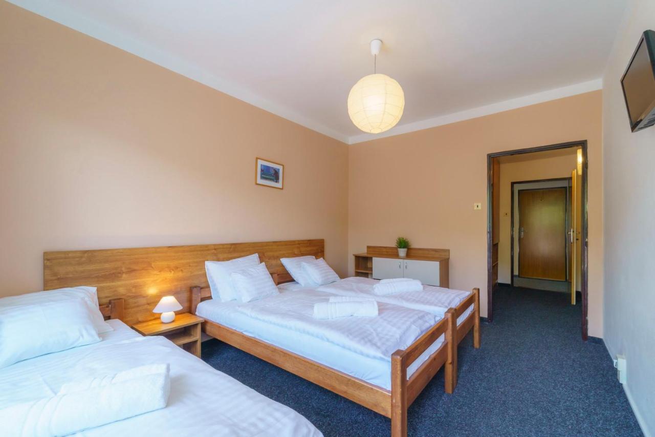 Nebrich Hotel Hladina מראה חיצוני תמונה